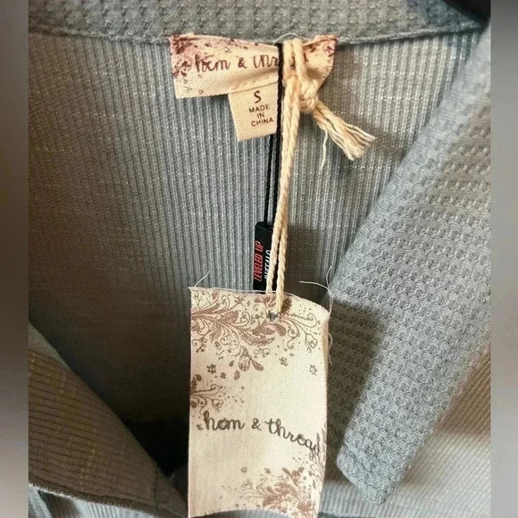 Hem & Thread Women’s Blue Button Down/Shacket With Lace Detail. NWT. Size Small - Picture 8 of 9